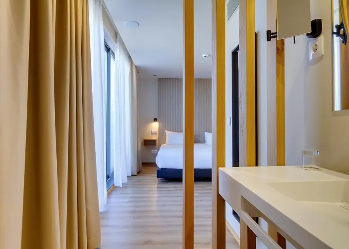 Select - Private Parking Szálloda 4*