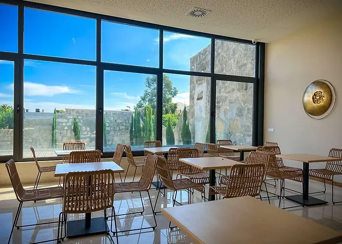 Select - Private Parking 4*