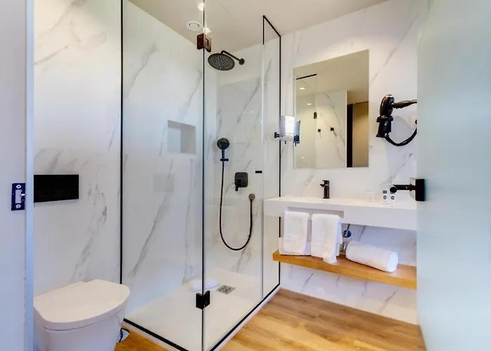 Select - Private Parking 4*